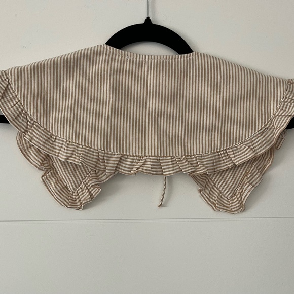 Striped Ruffle Collar - Picture 3 of 4